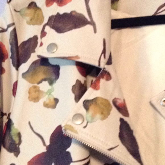 Fall light weight jacket - Picture 2 of 3